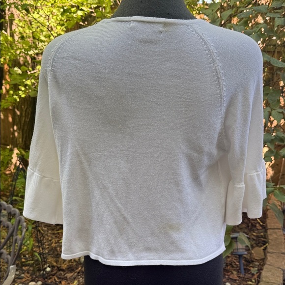 Elegant Cream colour Three quarter bell sleeve Women's Sweater. Size Med. - Picture 3 of 8